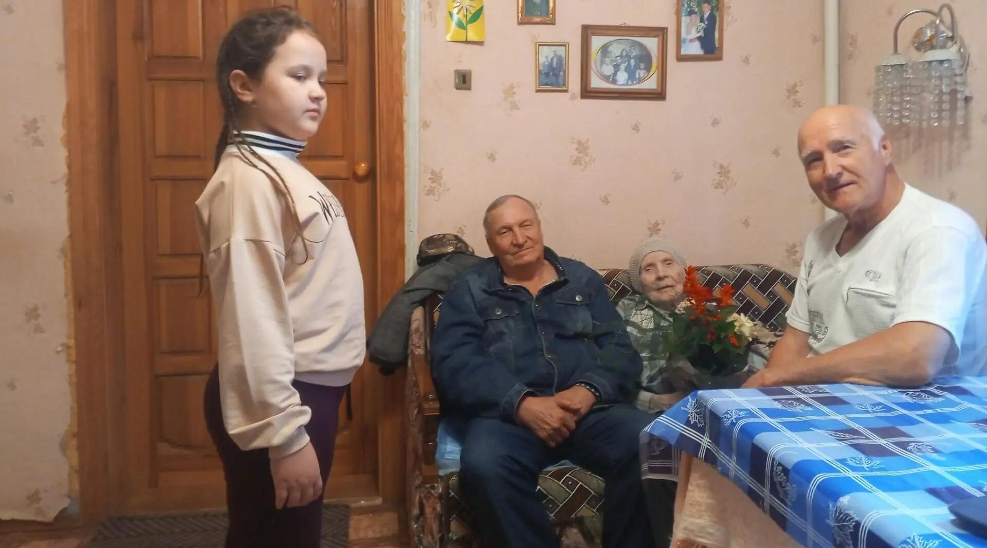 В Негино пожилых людей поздравили с Яблочным Спасом