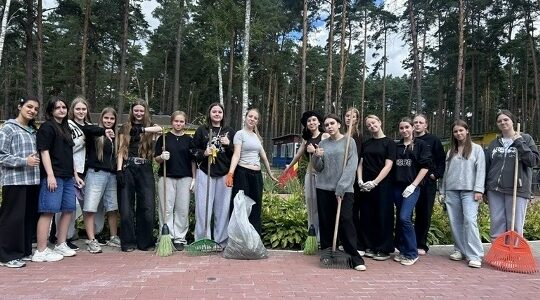 «Трудовой десант Брянщины» объединил подростков в лагере «Огонёк»