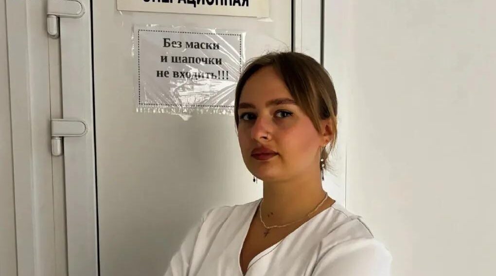 Молодая операционная медсестра пополнила штат Брянской горбольницы №2
