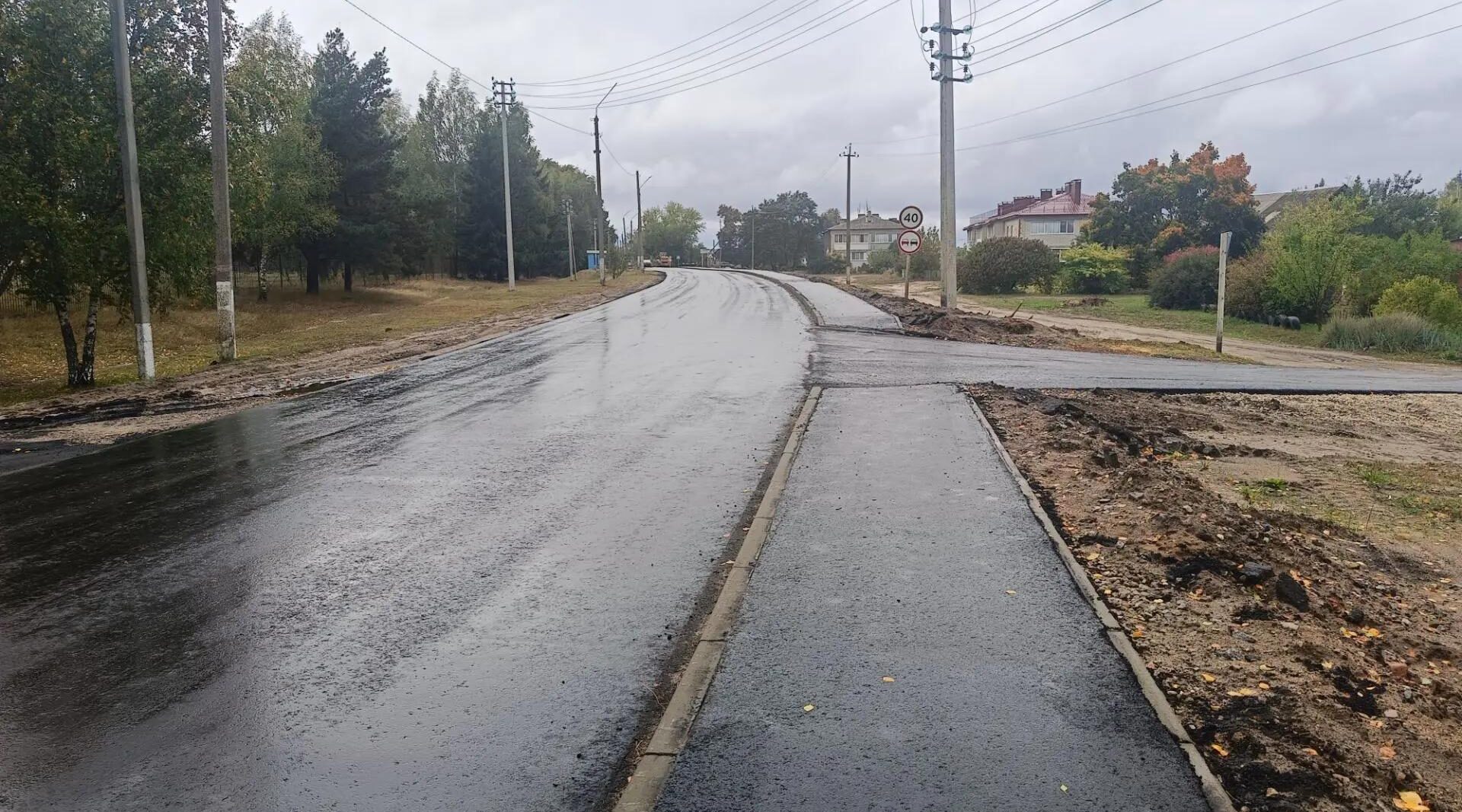 В Суземке обновили дорогу и построили тротуар по переулку Первомайскому
