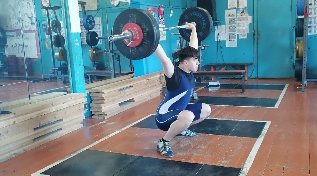 В Суземке прошло первенство спортшколы по тяжёлой атлетике