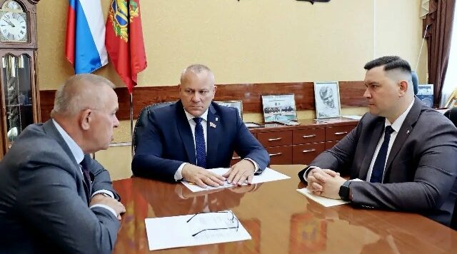 Валентин Суббот встретился с руководителем газовых компаний региона Алексеем Киреенко