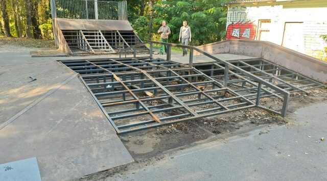В брянских парках заканчивают обновление покрытия для скейтеров