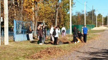 В Кокоревской школе провели субботник